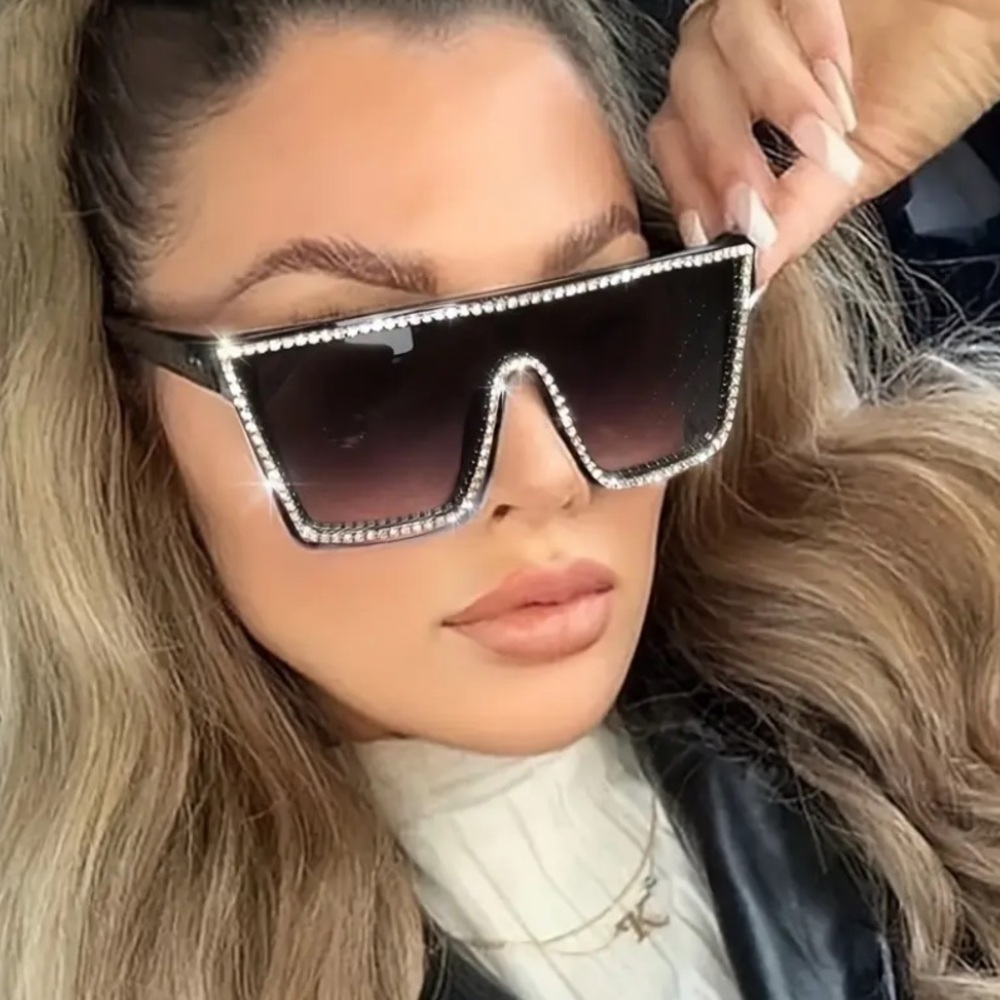BOGO! The Janelle Crystal Oversized Womens flat Sunglasses - Boutique NEW - Picture 2 of 5